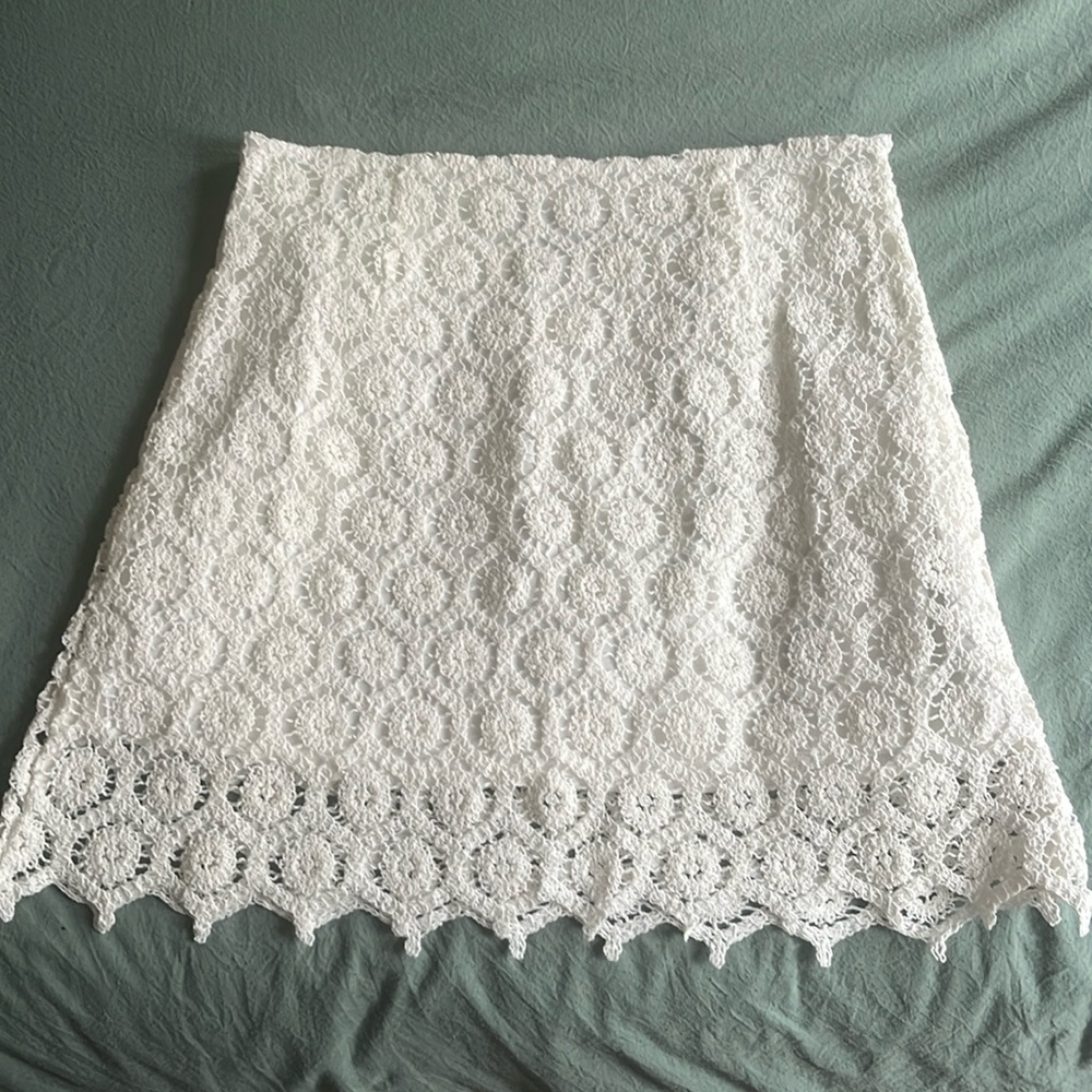White skirt never worn, no tags